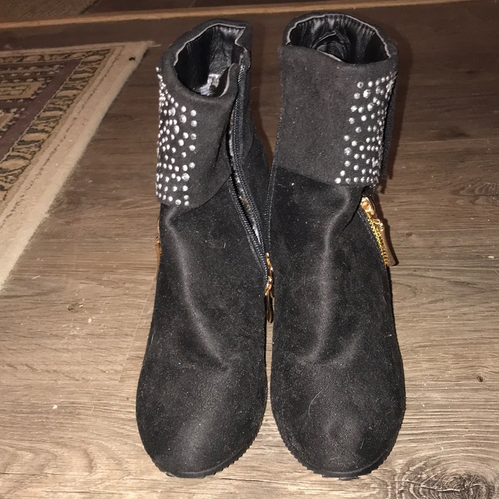Black heels with rhinestones